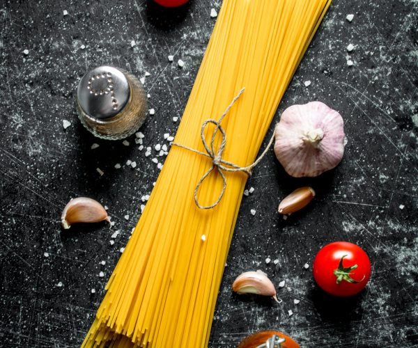 raw-spaghetti-with-garlic-cloves-and-tomato-2021-04-06-01-23-09-utc (1) raw-spaghetti-with-garlic-cloves-and-tomato-2021-04-06-01-23-09-utc (1)