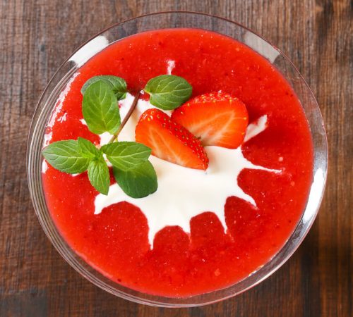 strawberry-puree-with-cream-P7S9RNZ (1)